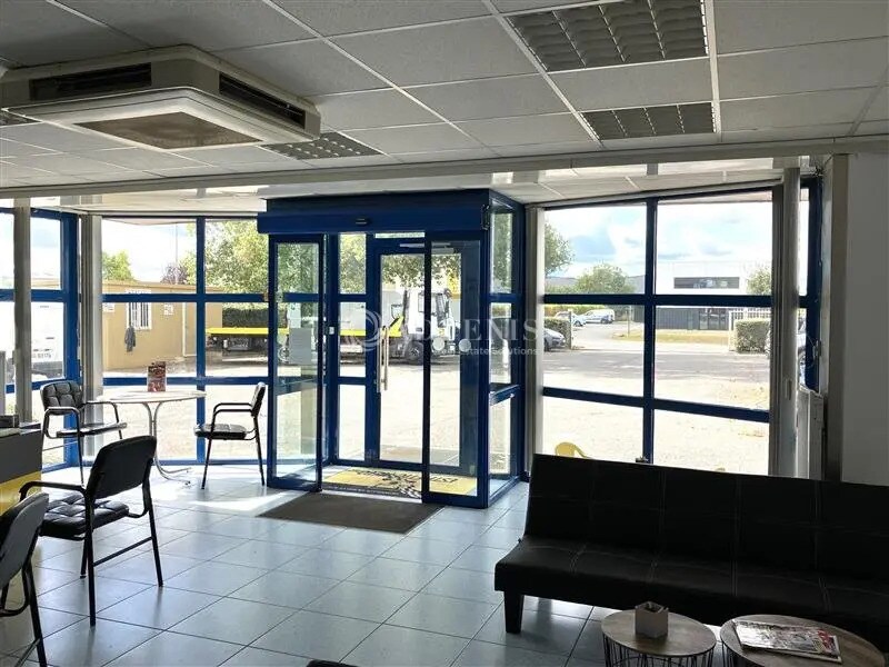 Flex in La Chapelle-Saint-Ursin for lease Interior Photo- Image 1 of 8