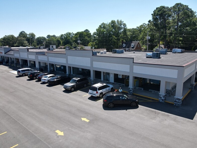 2800-2810 E 10th St, Greenville, NC for lease - Building Photo - Image 2 of 5