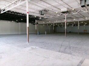 890-896 S Main St, Centerville, OH for lease Building Photo- Image 2 of 11