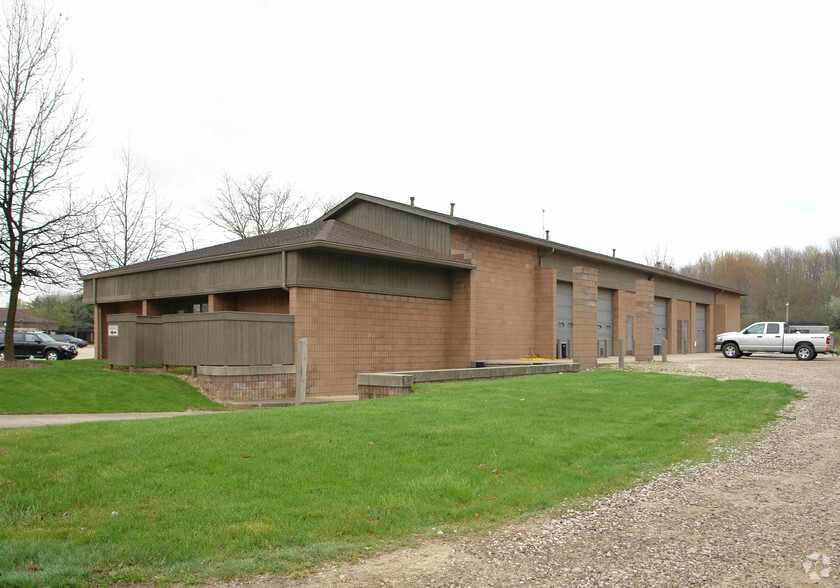 1245 S Cleveland Massillon Rd, Akron, OH for lease - Building Photo - Image 2 of 9