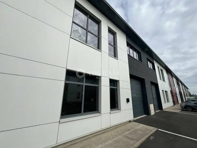 Flex in Lieusaint for lease - Building Photo - Image 1 of 6