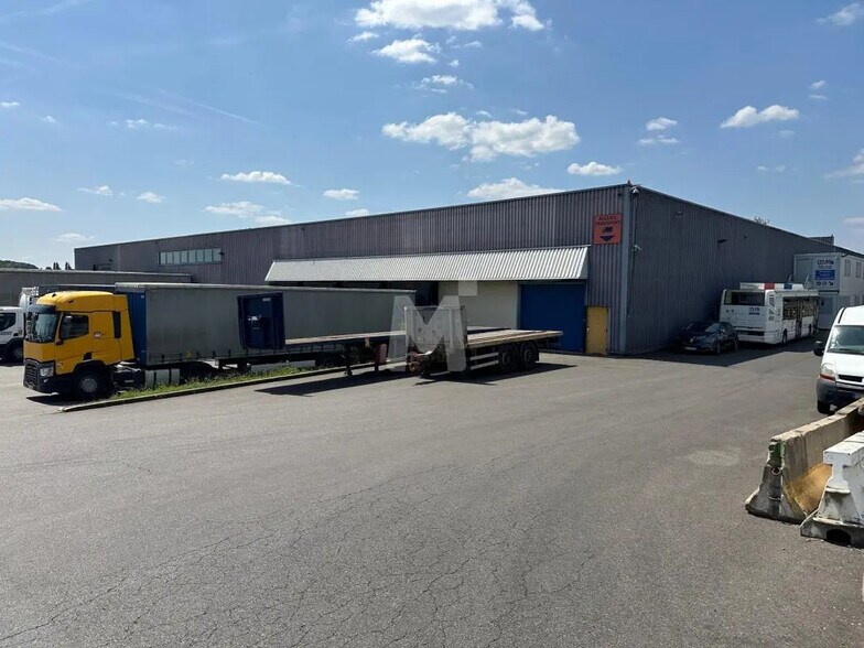 Flex in Égly for lease - Building Photo - Image 2 of 11