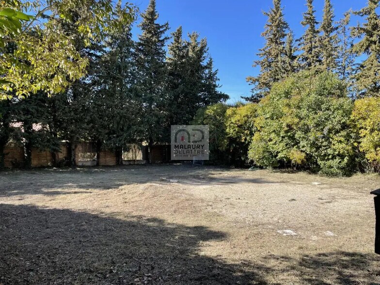 Flex in Aix-en-Provence for sale - Building Photo - Image 3 of 4