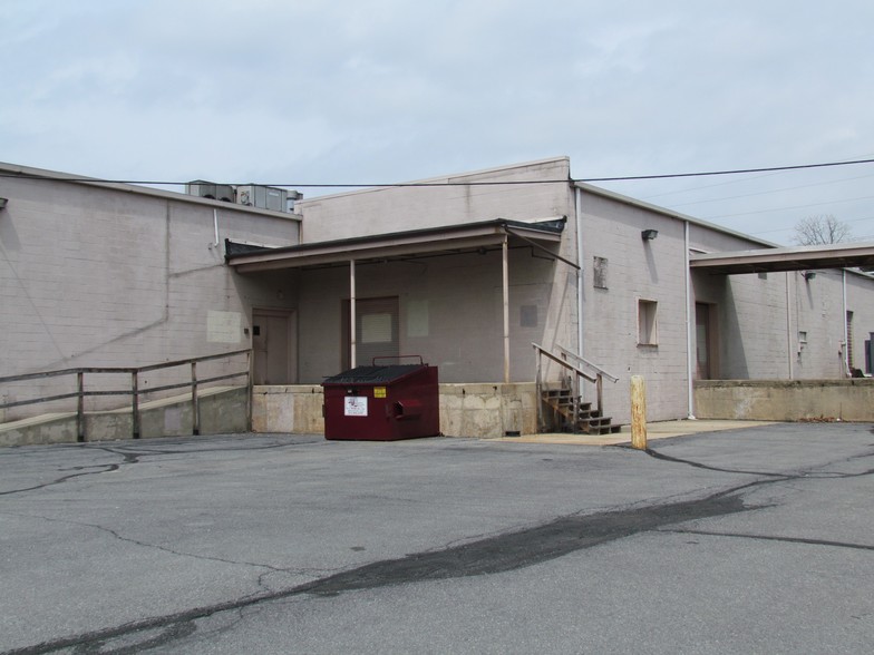 3024 Penn Ave, West Lawn, PA for lease - Building Photo - Image 2 of 6