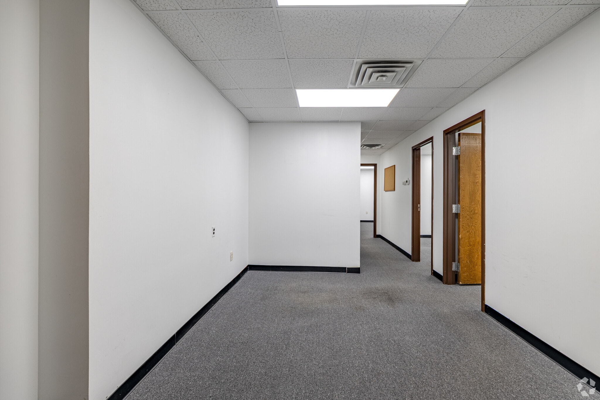 40 Brunswick Ave, Edison, NJ for lease Interior Photo- Image 1 of 4