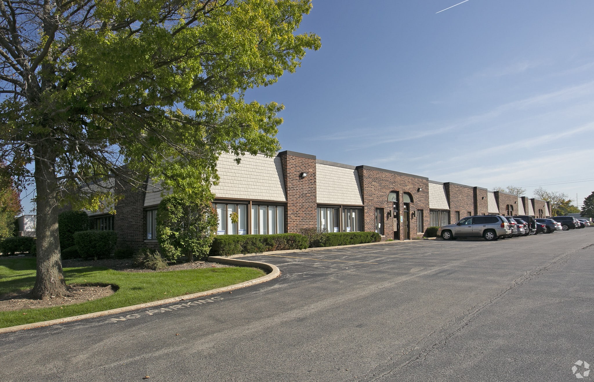 271-285 E Helen Rd, Palatine, IL for lease Primary Photo- Image 1 of 15