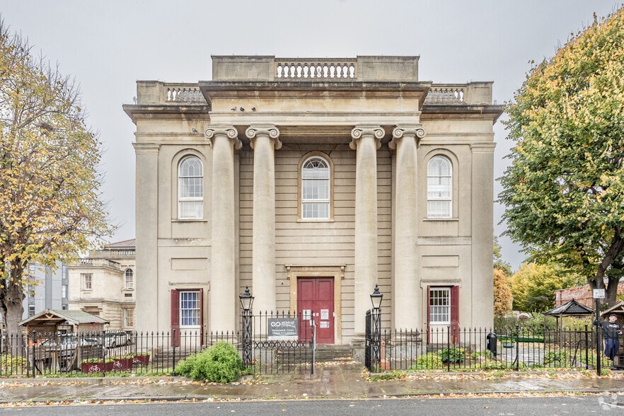 Brunswick Sq, Bristol for lease - Primary Photo - Image 1 of 3