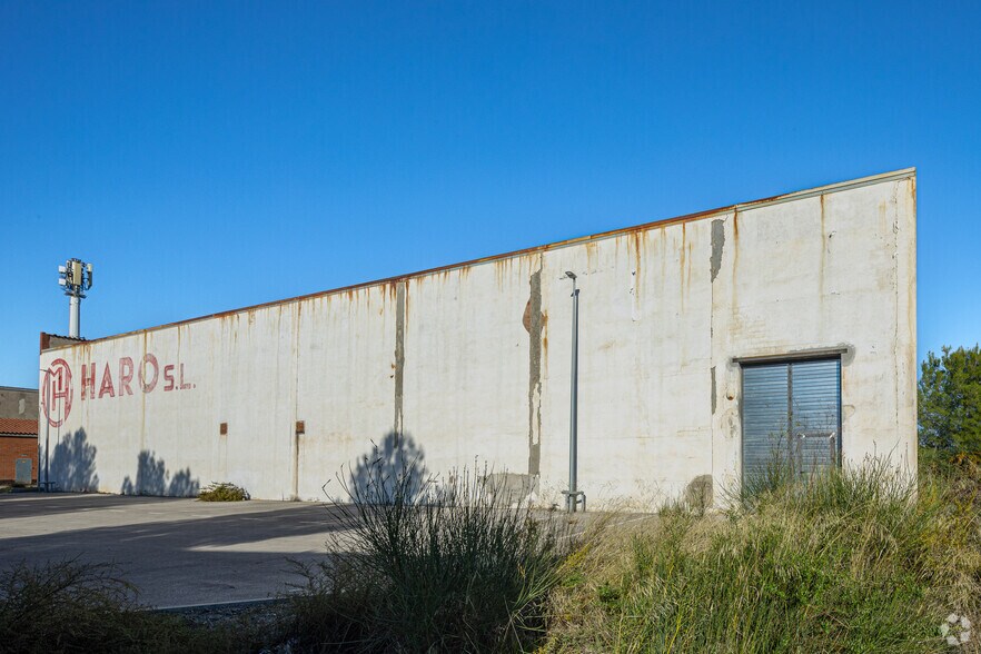 16 Carrer Marie Curie, Sant Esteve Sesrovires, Barcelona for sale - Building Photo - Image 3 of 4