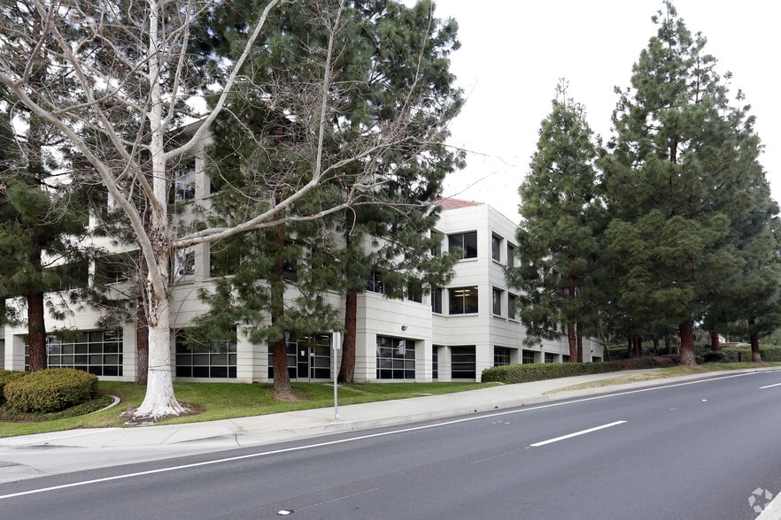 4880 Santa Rosa Rd, Camarillo, CA for lease - Primary Photo - Image 1 of 19