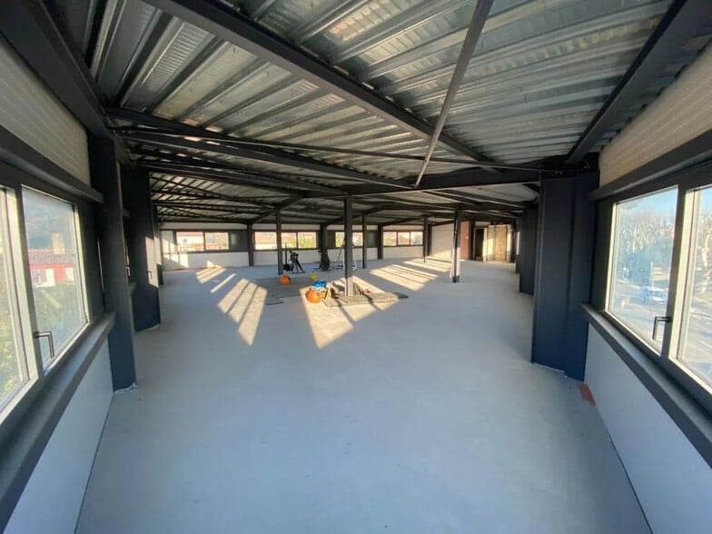 Office in Hyères for lease - Interior Photo - Image 1 of 5