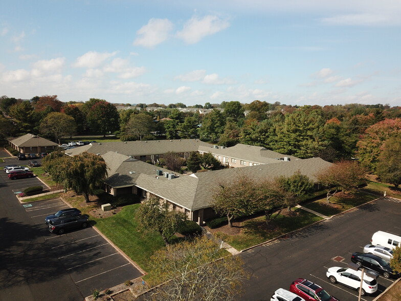 4 Terry Dr, Newtown, PA for lease - Building Photo - Image 3 of 6