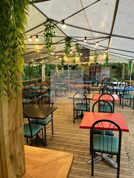 Retail in Civrieux-d'Azergues for sale - Building Photo - Image 1 of 8