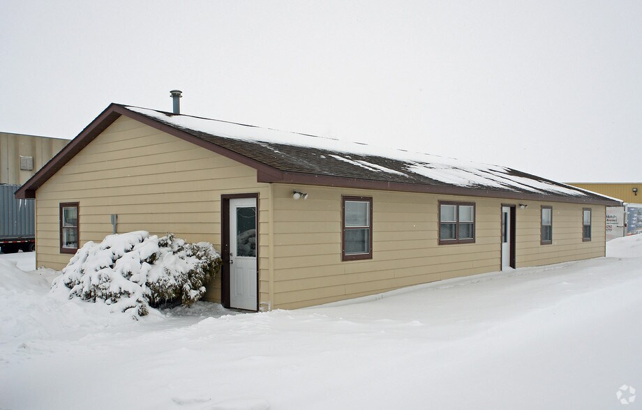 630 3rd St NW, Wells, MN for lease - Primary Photo - Image 1 of 2