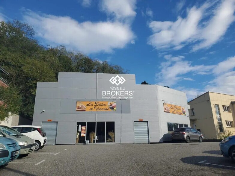 Retail in Valserhône for lease - Building Photo - Image 1 of 5