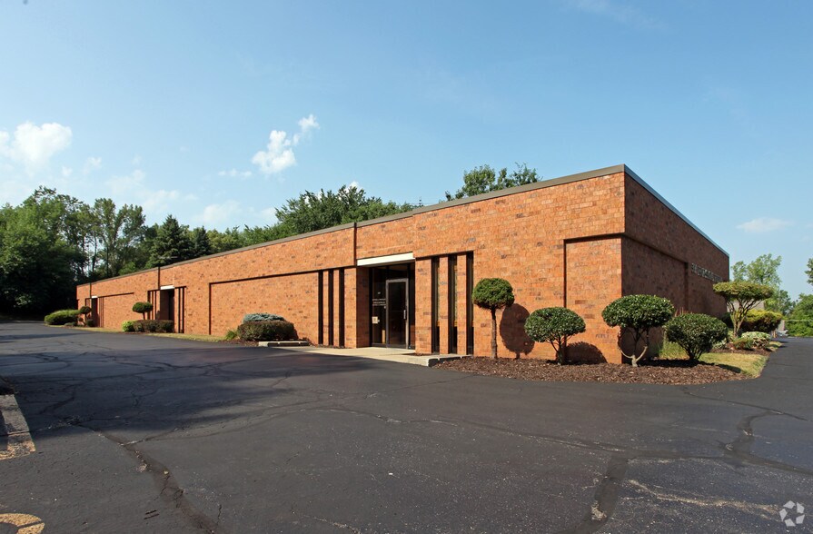 566 Robinson Ave, Barberton, OH for sale - Primary Photo - Image 1 of 1