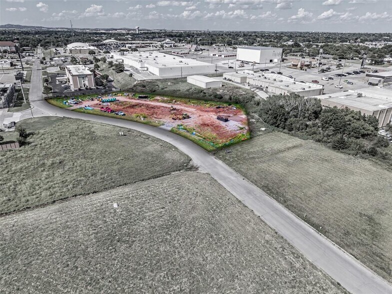 1201 NW 40th St, Lawton, OK for sale - Building Photo - Image 3 of 8