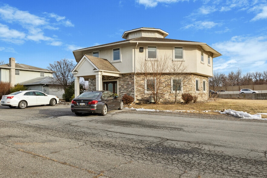 6500 Chapmans Rd, Allentown, PA for sale - Building Photo - Image 2 of 14