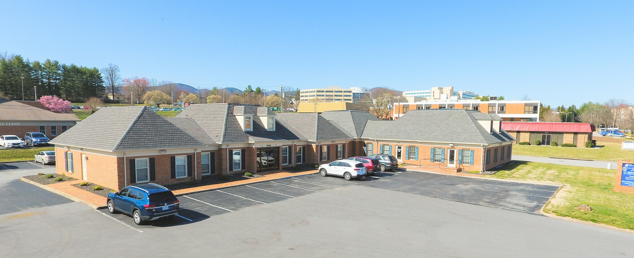 1940 Braeburn Dr, Salem, VA for sale Building Photo- Image 1 of 1