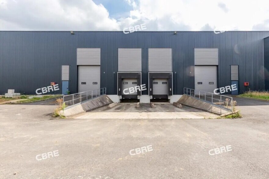 Office in Lieusaint for lease - Building Photo - Image 1 of 24