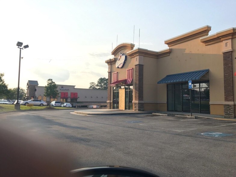 570 Thornton Rd, Lithia Springs, GA 30122