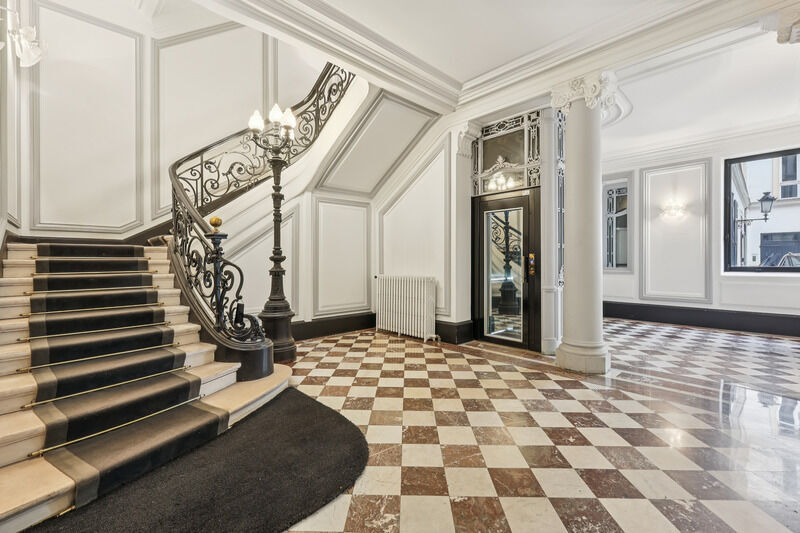 4 Rue Bayard, Paris for lease - Lobby - Image 3 of 4