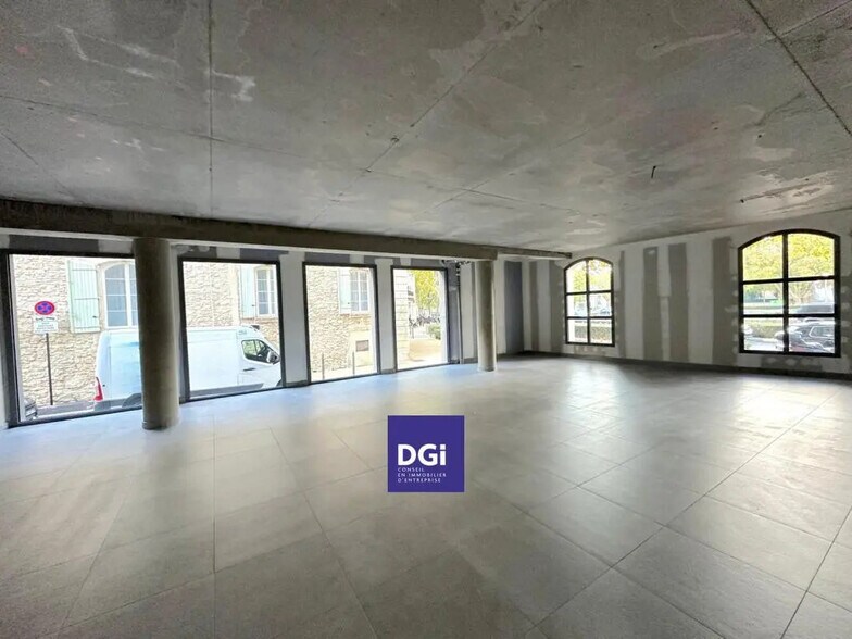 Office in Nîmes for lease - Interior Photo - Image 1 of 4