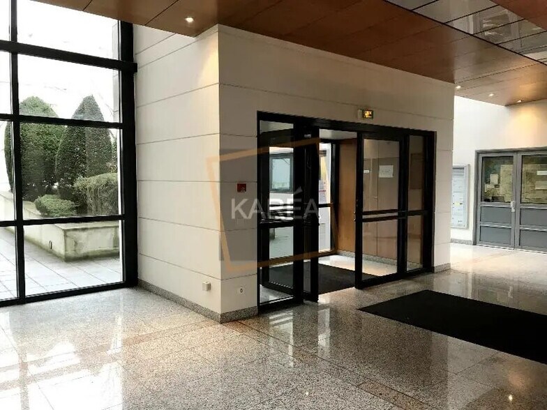 Office in Lognes for lease - Lobby - Image 2 of 5