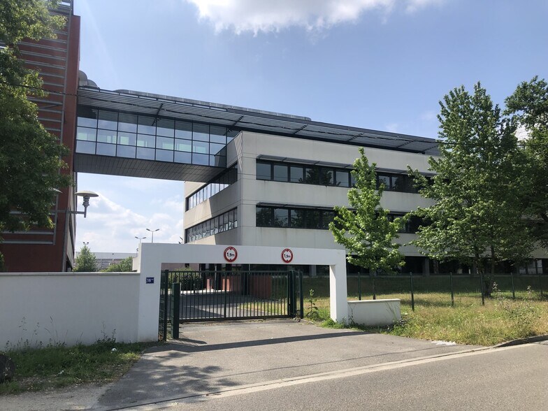 38 Allée Mégevie, Gradignan for lease - Building Photo - Image 2 of 11