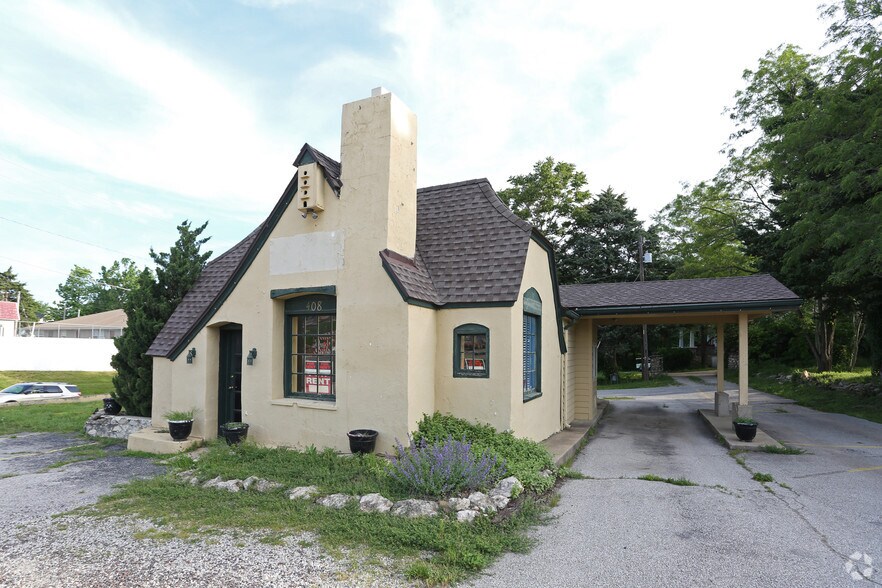 408 W Amity St, Louisburg, KS 66053