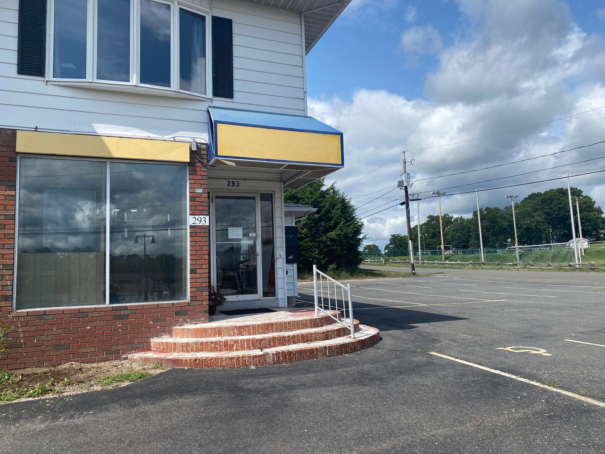 293 1/2 State, Ludlow, MA for sale Primary Photo- Image 1 of 1