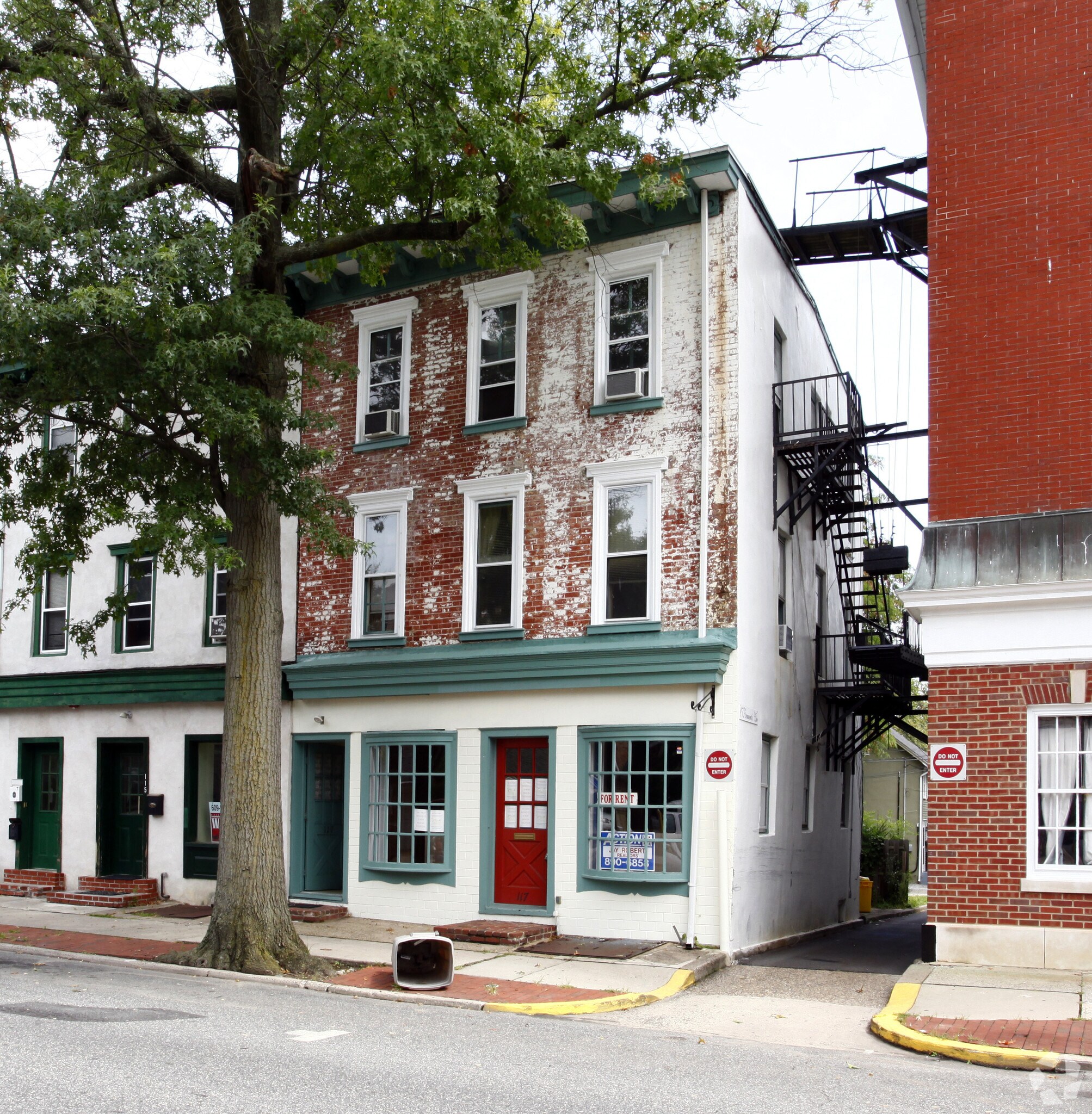 117 Farnsworth Ave, Bordentown, NJ for sale Primary Photo- Image 1 of 1