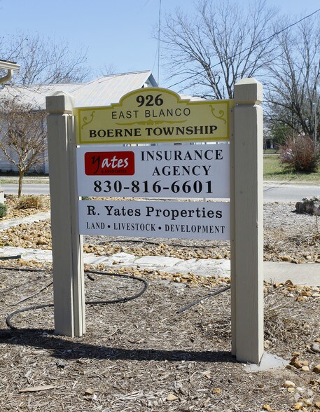 926 E Blanco Rd, Boerne, TX for sale - Building Photo - Image 2 of 8
