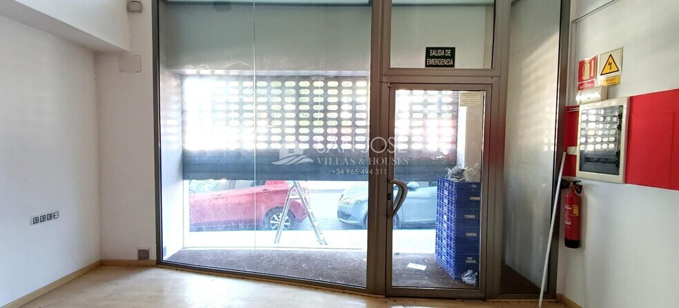 Retail in Alicante for sale - Building Photo - Image 1 of 19
