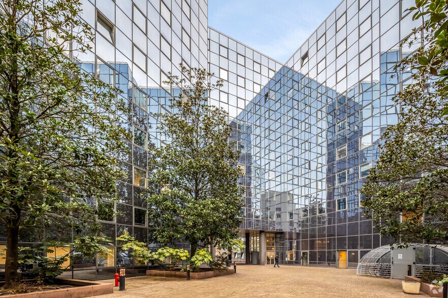 2 Place Des Vosges, Courbevoie for lease - Building Photo - Image 2 of 17