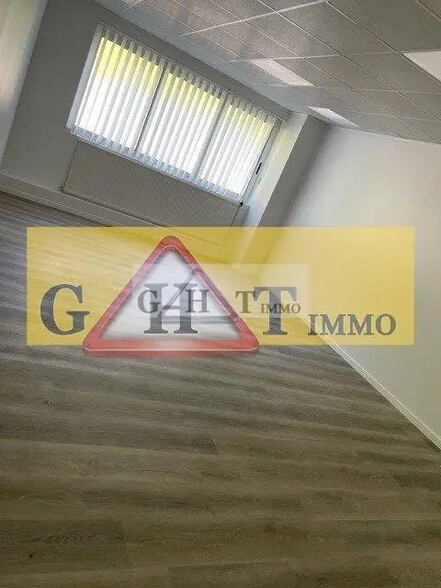 Office in Neuilly-sur-Marne for lease - Interior Photo - Image 3 of 4