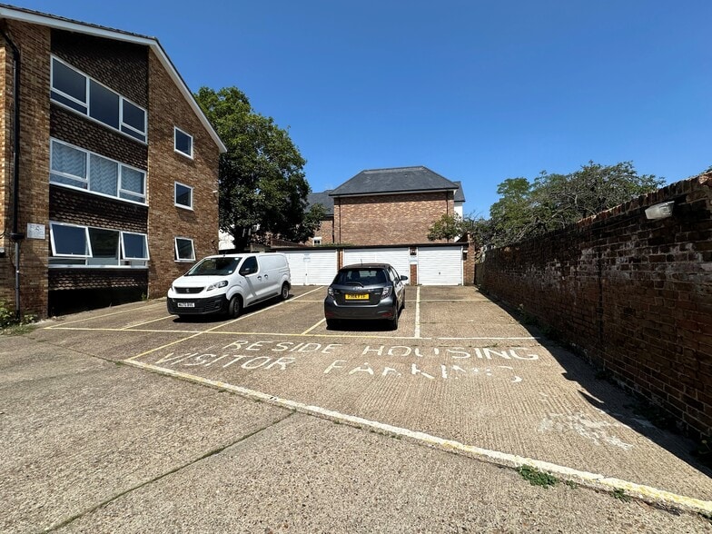 18 Lower Teddington Rd, Kingston Upon Thames for sale - Building Photo - Image 2 of 6
