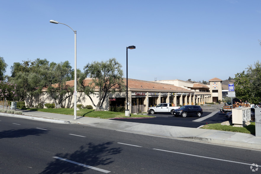 26500 W Agoura Rd, Calabasas, CA for lease - Primary Photo - Image 1 of 1