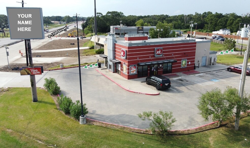801 S 17th St, West Columbia, TX for lease - Building Photo - Image 1 of 3