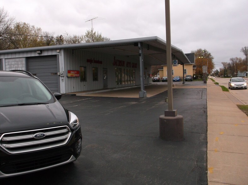 1902 W Murdock Ave, Oshkosh, WI 54901