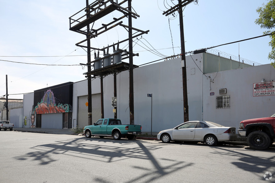 1331-1333 Wilson St, Los Angeles, CA for lease - Building Photo - Image 2 of 3