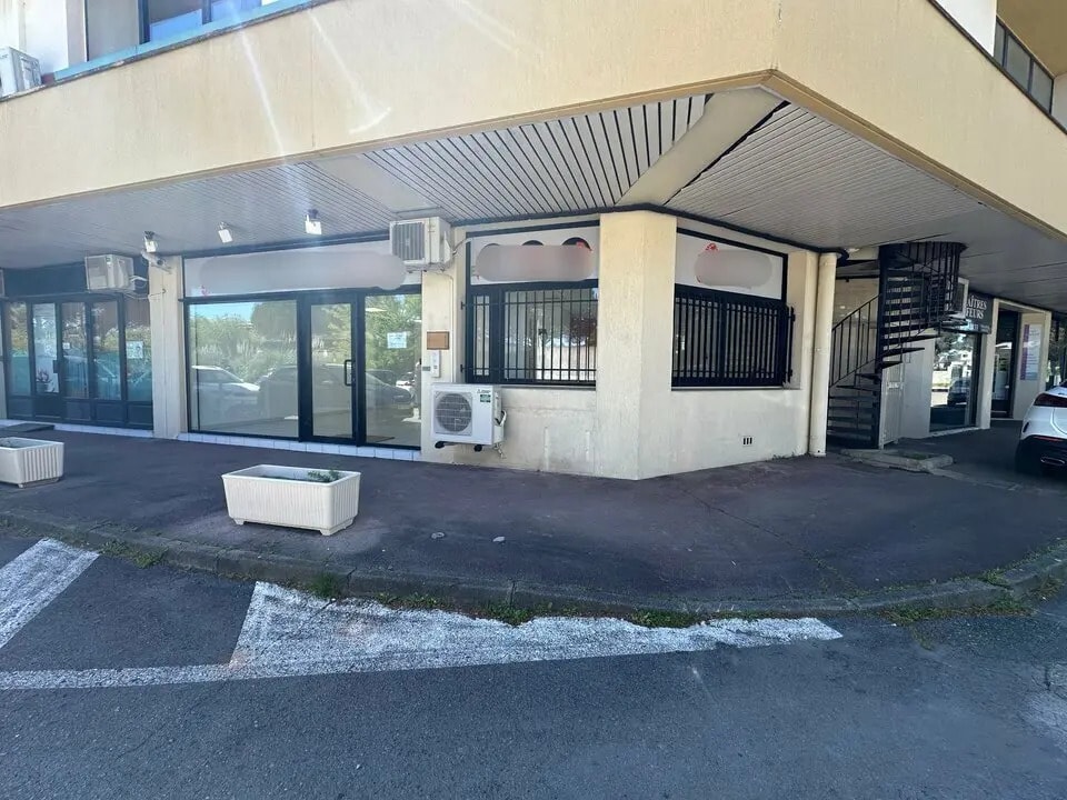 Retail in Clapiers for lease Building Photo- Image 1 of 13