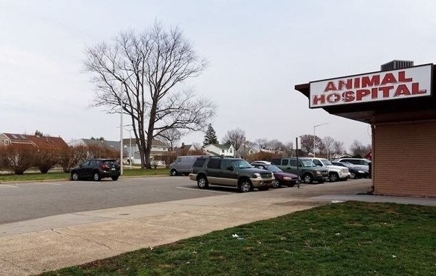 4 E Village Grn, Levittown, NY for sale Primary Photo- Image 1 of 1