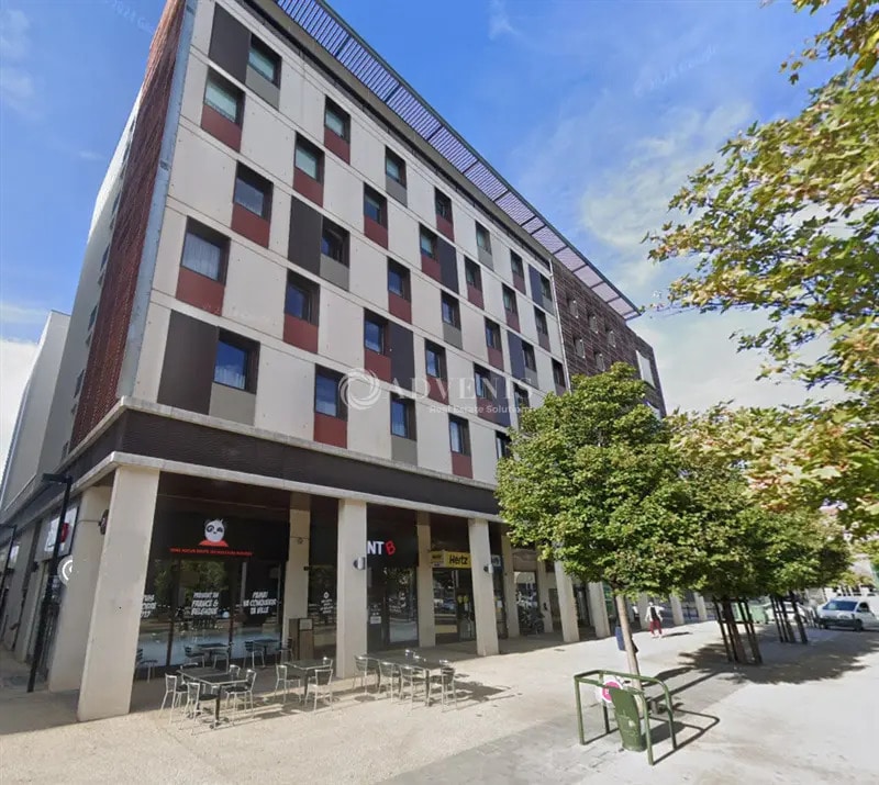 Location Commerce 835 m² - Photo 1