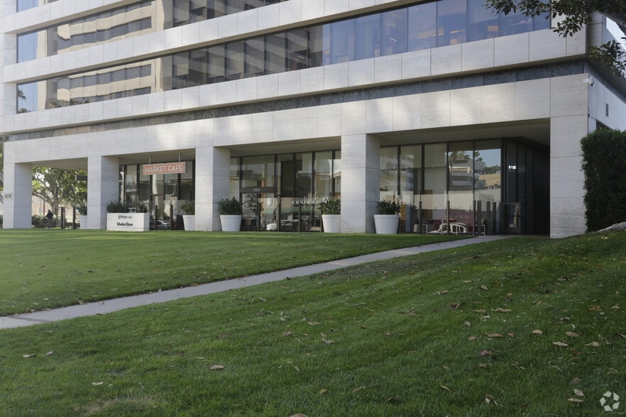 11150 Santa Monica Blvd, Los Angeles, CA for lease - Building Photo - Image 3 of 20