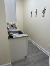 20 W Lincoln Ave, Valley Stream, NY for lease Interior Photo- Image 1 of 4