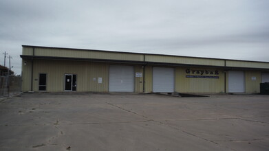 903 Industrial St, Clute, TX for lease Building Photo- Image 2 of 5