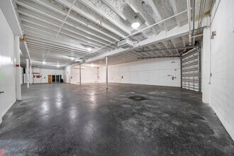 2585 NW 25th Ave, Miami, FL for lease Interior Photo- Image 2 of 35