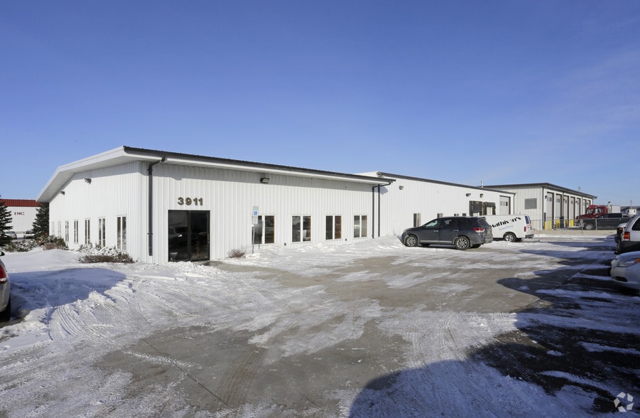 3911 37th Ave S, Fargo, ND for lease - Primary Photo - Image 1 of 4