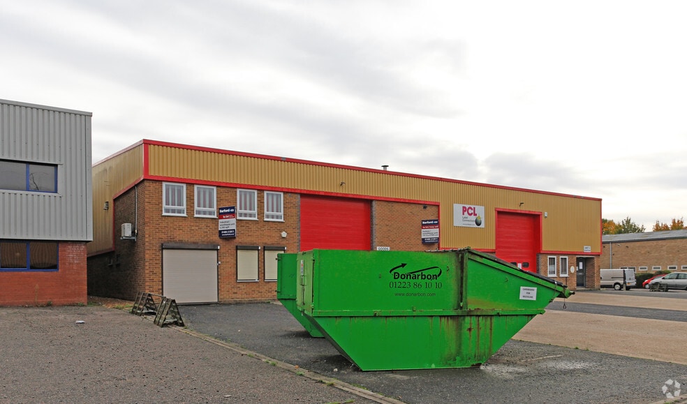 2-3 Forge Close, Eaton Socon for sale - Building Photo - Image 2 of 5