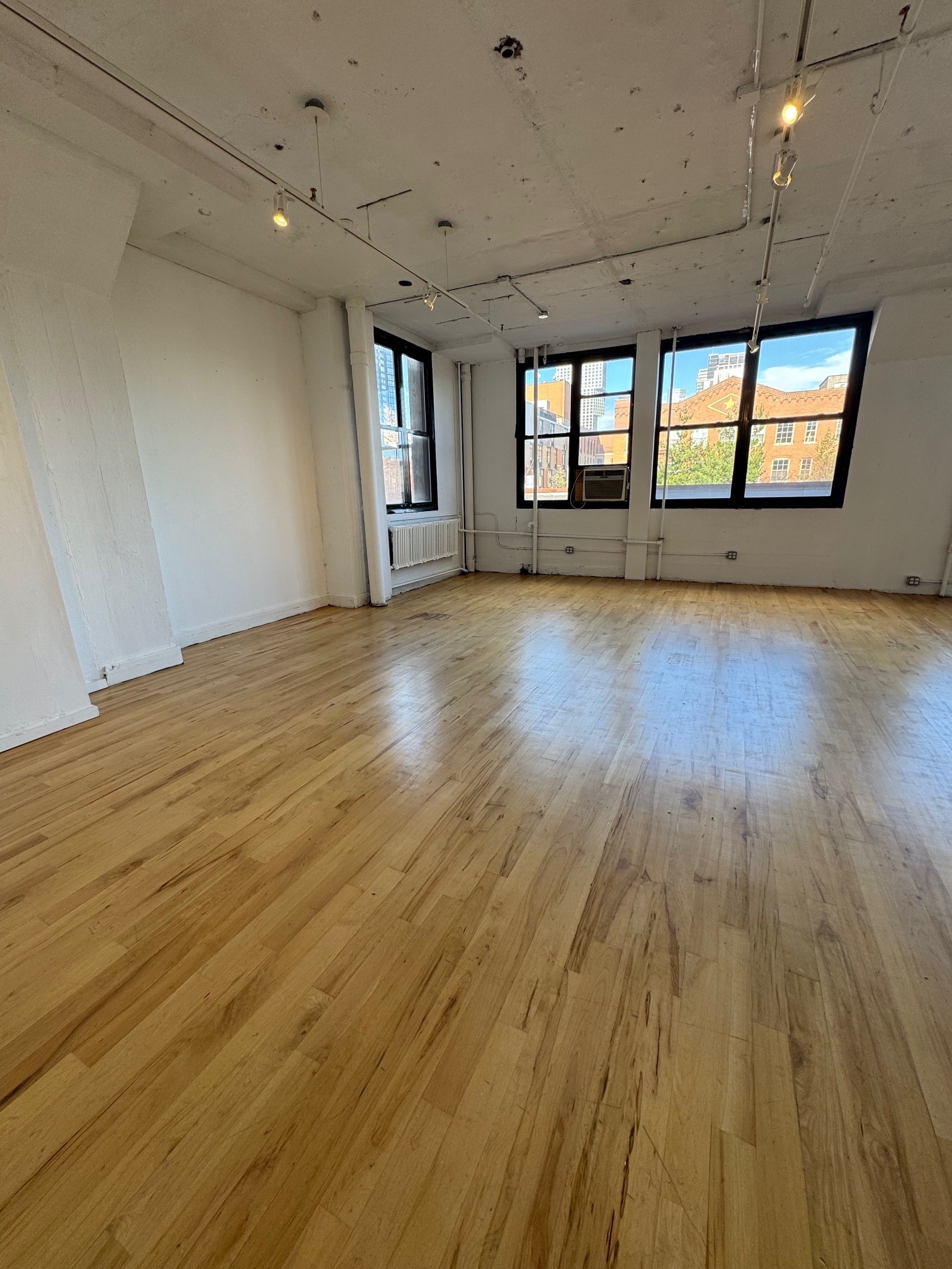 61 Greenpoint Ave, Brooklyn, NY for lease Interior Photo- Image 1 of 4